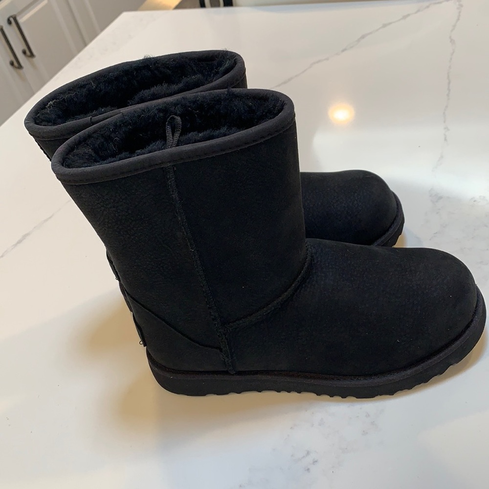 Mid calf New Black UGG boot 🖤 girls
